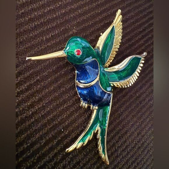 Vibrant Hummingbird Enamel Brooch – Green & Blue with Gold-Tone Accents - Picture 10 of 15